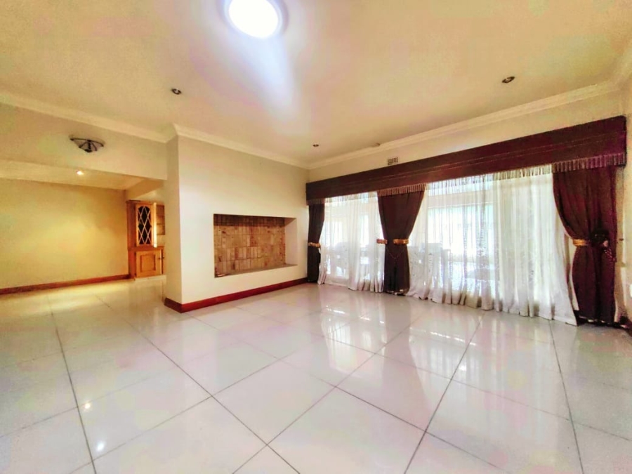 5 Bedroom Property for Sale in Grimbeeck Park North West